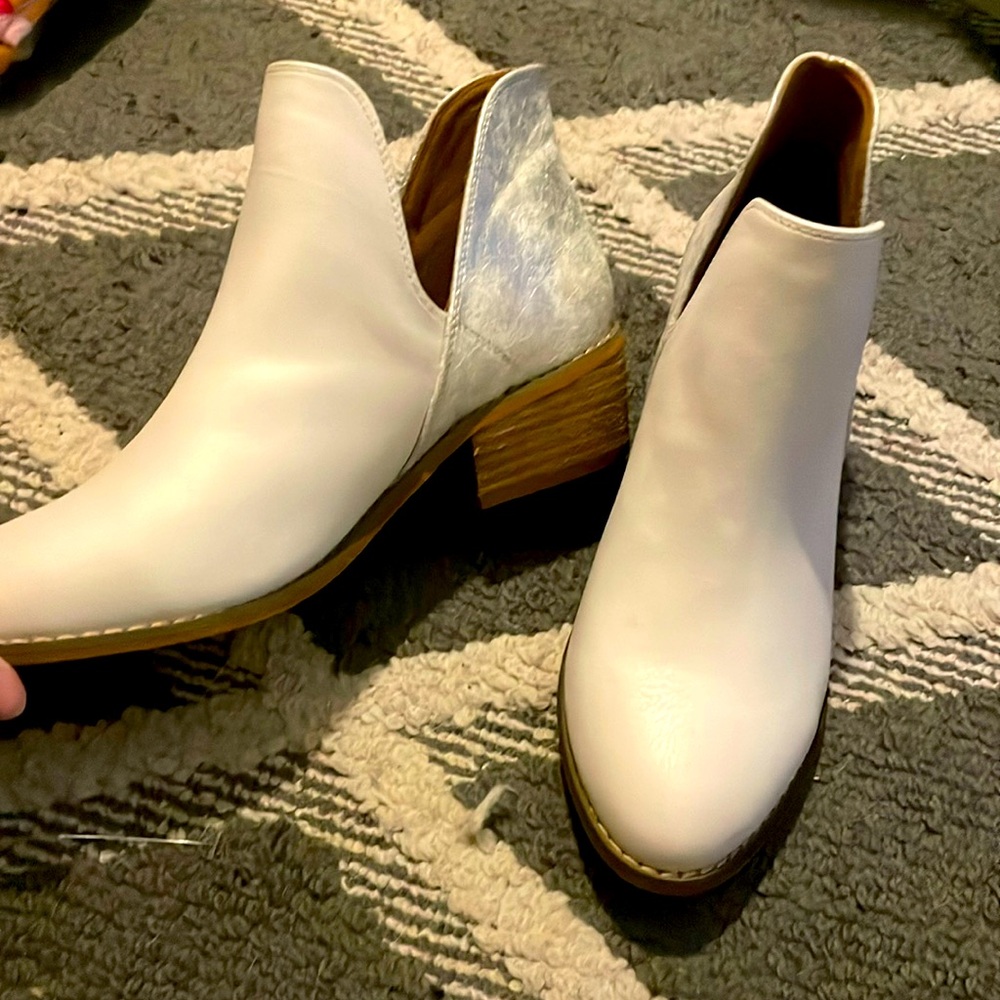 Corky booties